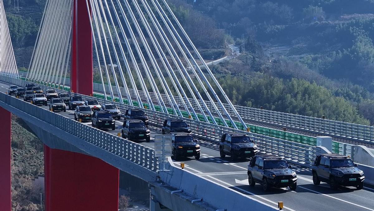 高速大别山露营自驾直接“爽感拉满”新葡京首批穿越！猛士车队自驾和襄新(图2)